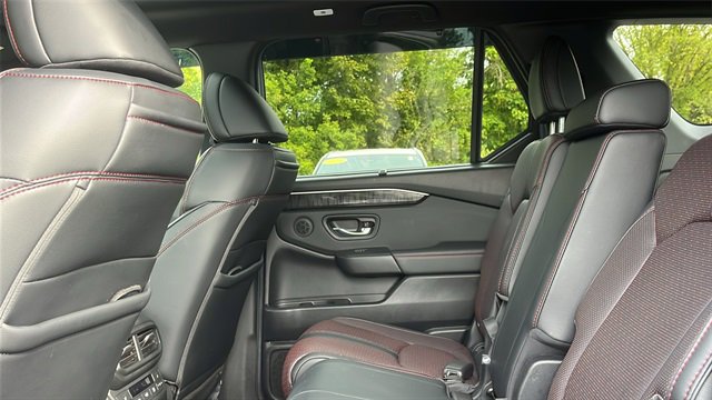Used 2025 Honda Pilot Black Edition image 19