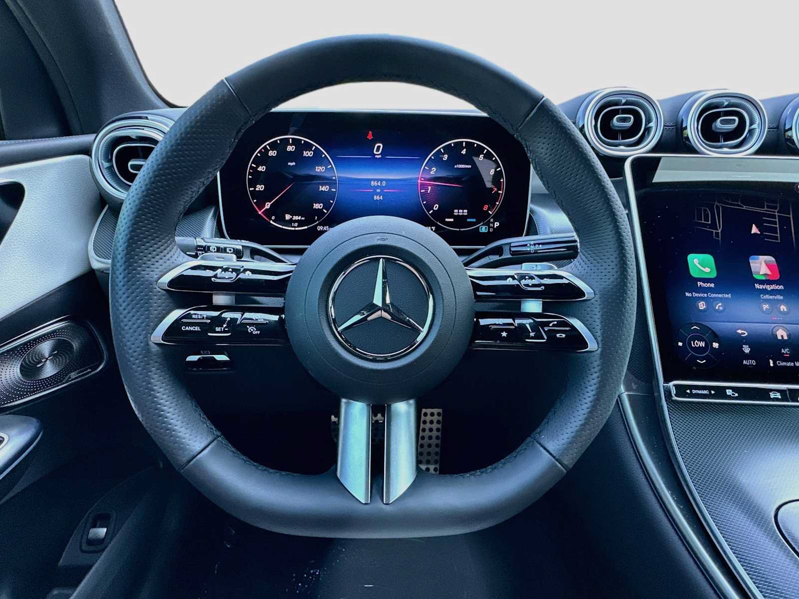 Used 2025 Mercedes-Benz GLC 300 4MATIC image 11