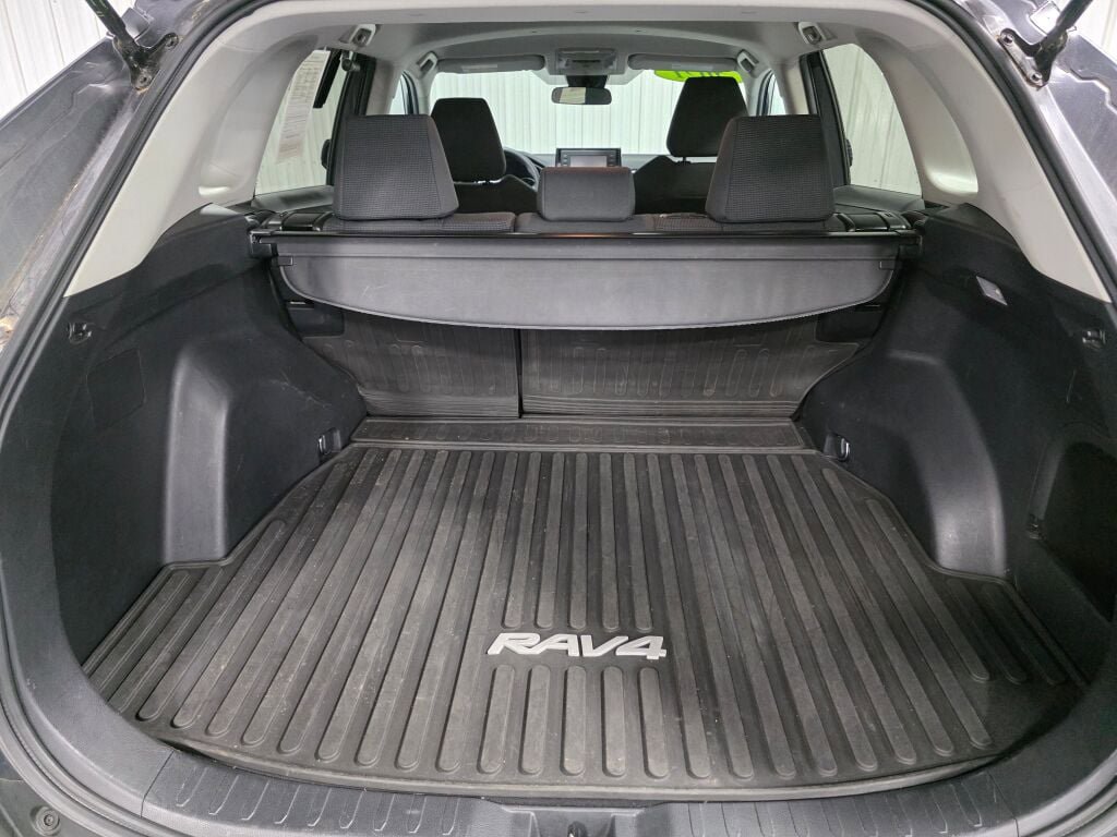 Used 2021 Toyota RAV4 LE AWD/4WD image 12