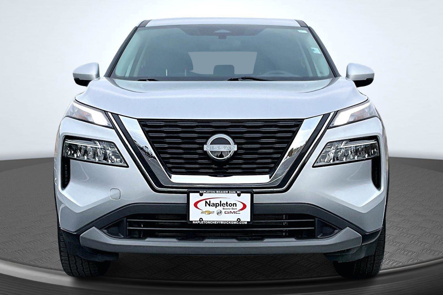 Used 2023 Nissan Rogue SV image 3