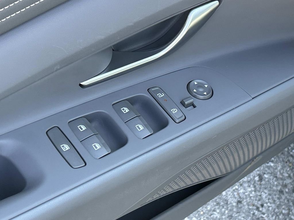 Certified 2025 Hyundai Elantra SEL image 16