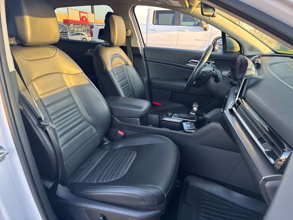 Used 2023 Kia Sportage SX image 12