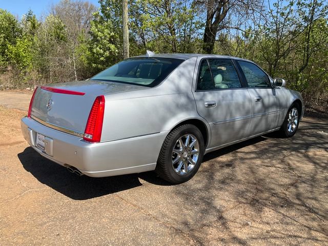 Used 2011 Cadillac DTS Luxury image 24