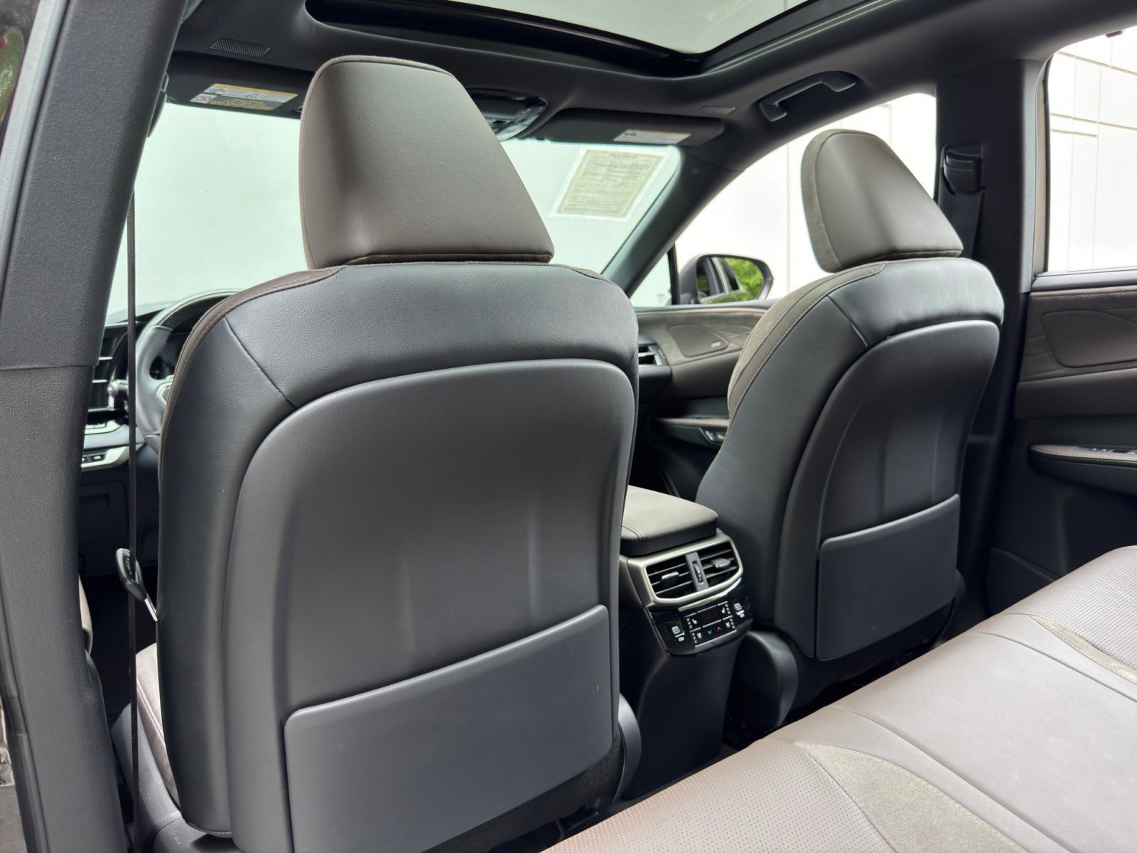 Used 2023 Lexus RX 350 w/ Luxury Package image 37