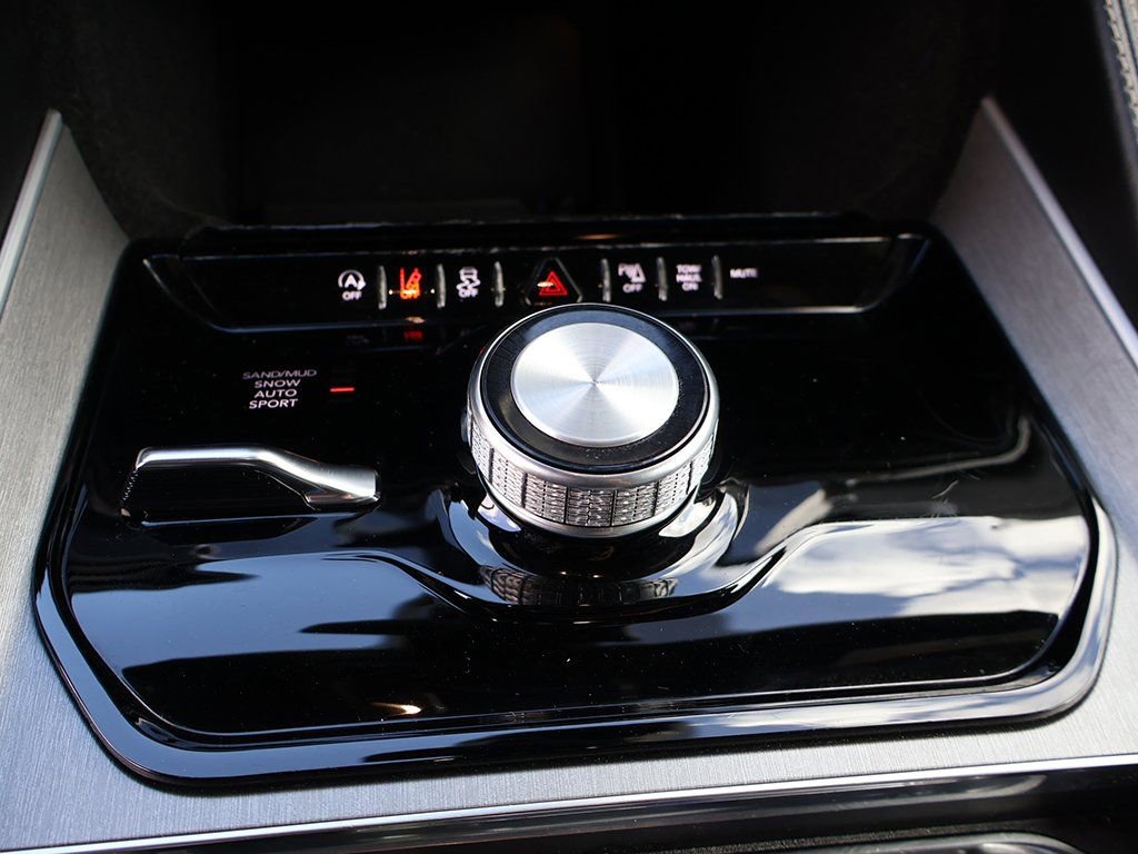 Used 2025 Jeep Wagoneer L Series II w/ 8-pass Seating Package AWD/4WD image 53