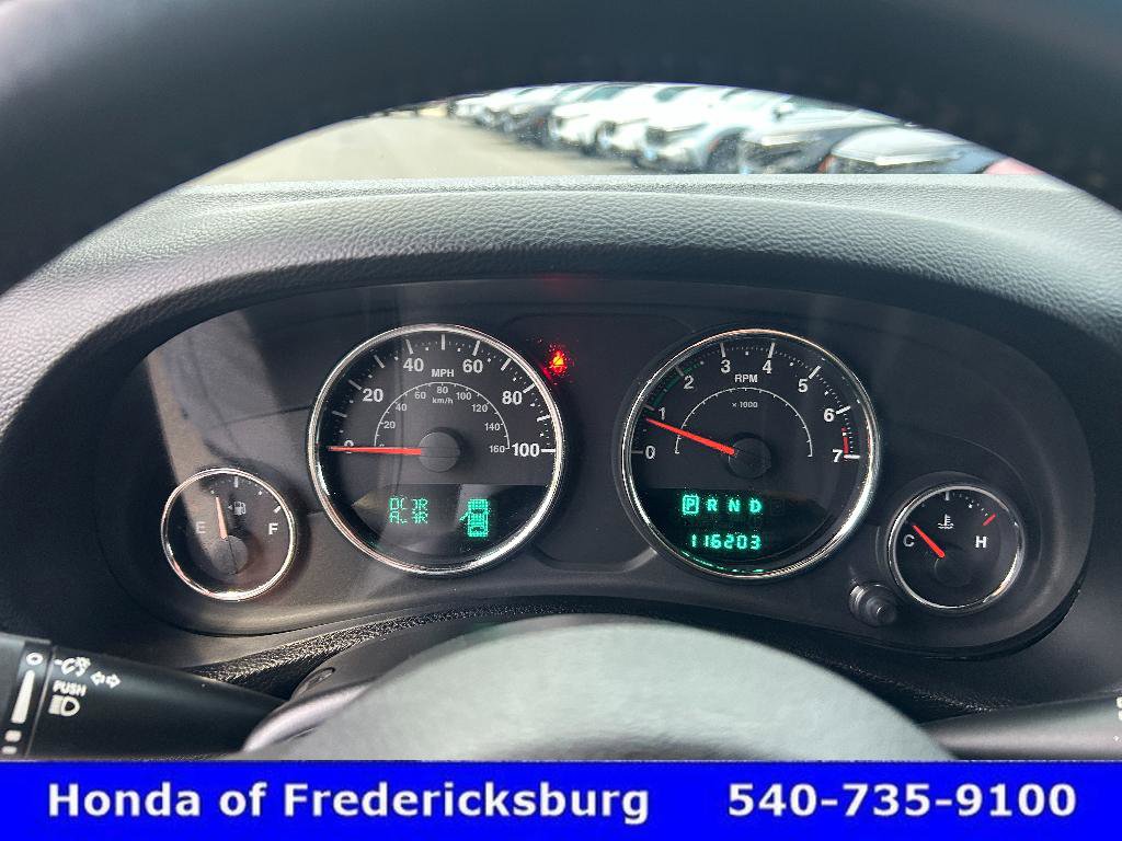 Used 2014 Jeep Wrangler Unlimited Sahara w/ Connectivity Group AWD/4WD image 16