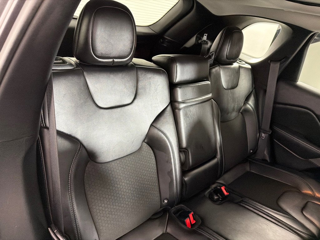 Used 2019 Jeep Cherokee Latitude Plus w/ Comfort/Convenience Group image 22