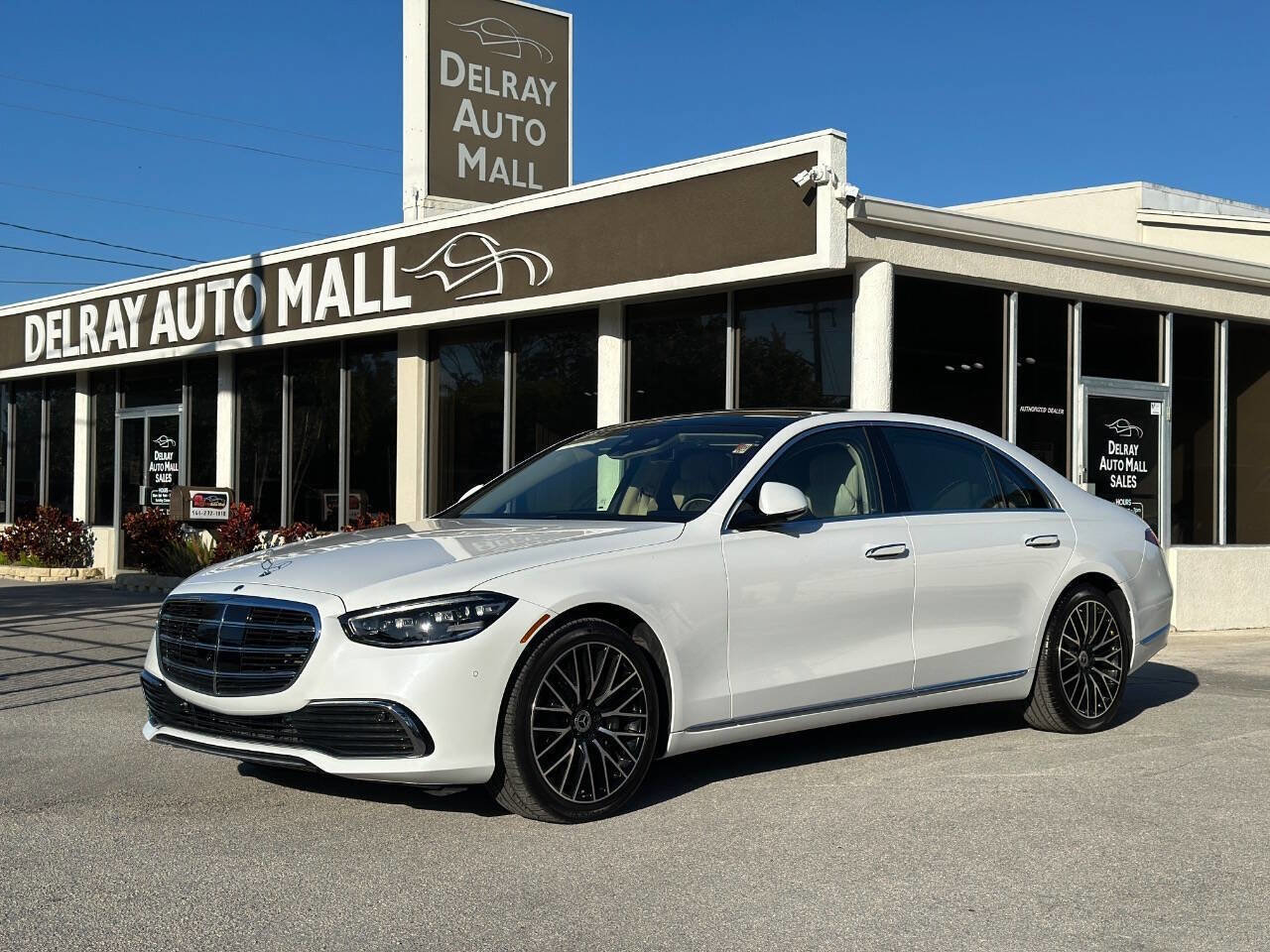 Used 2025 Mercedes-Benz S 580 4MATIC Sedan image 1