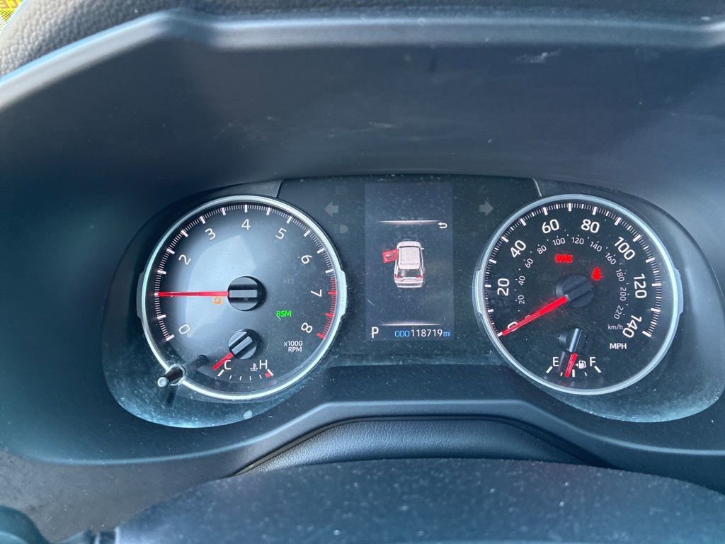 Used 2021 Toyota RAV4 XLE image 16