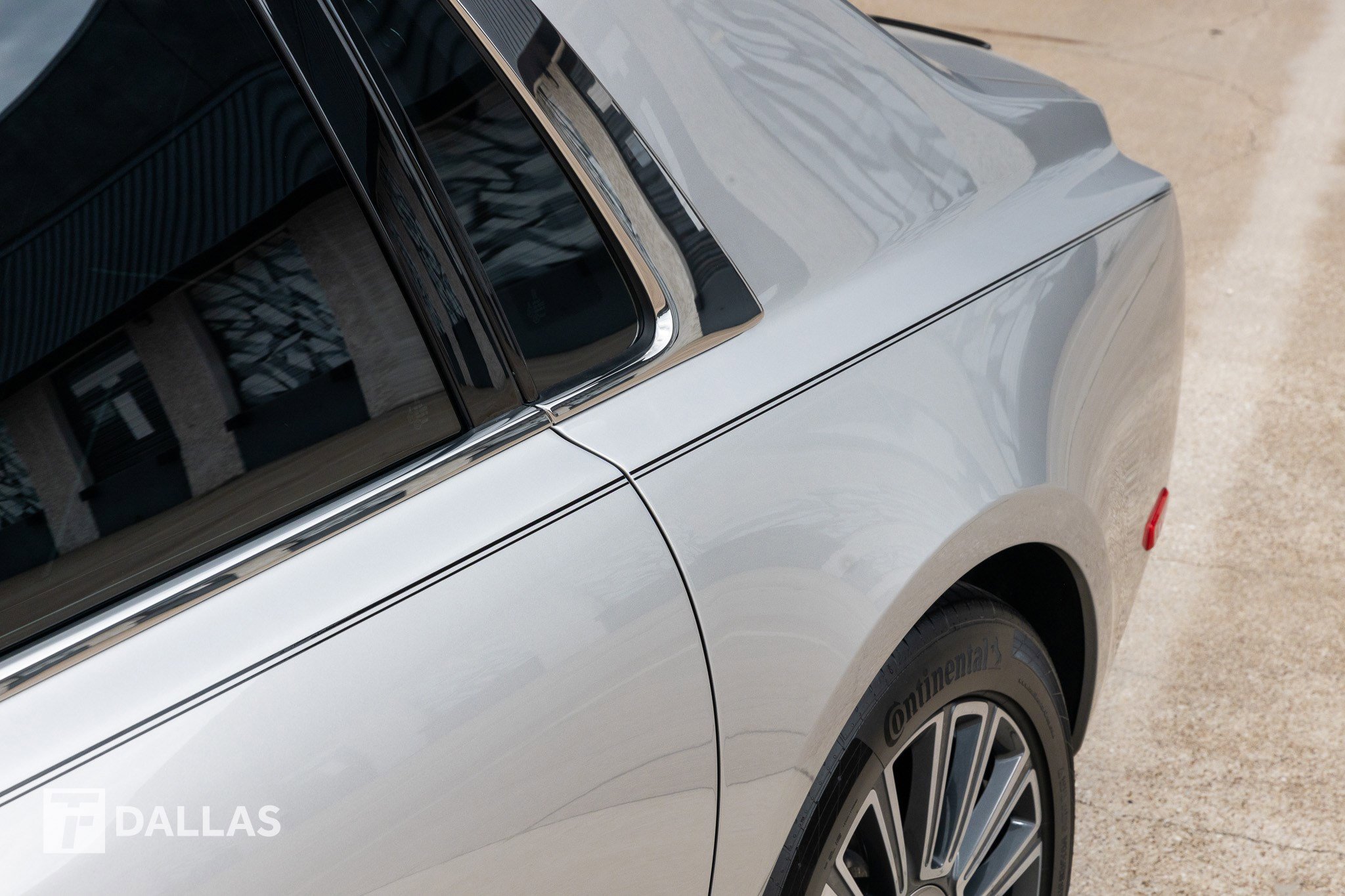 Used 2023 Rolls-Royce Phantom Sedan w/ The Phantom Package image 10