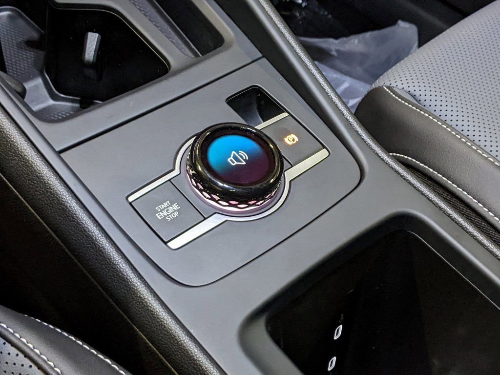 New 2025 Volkswagen Tiguan SE R-Line image 20