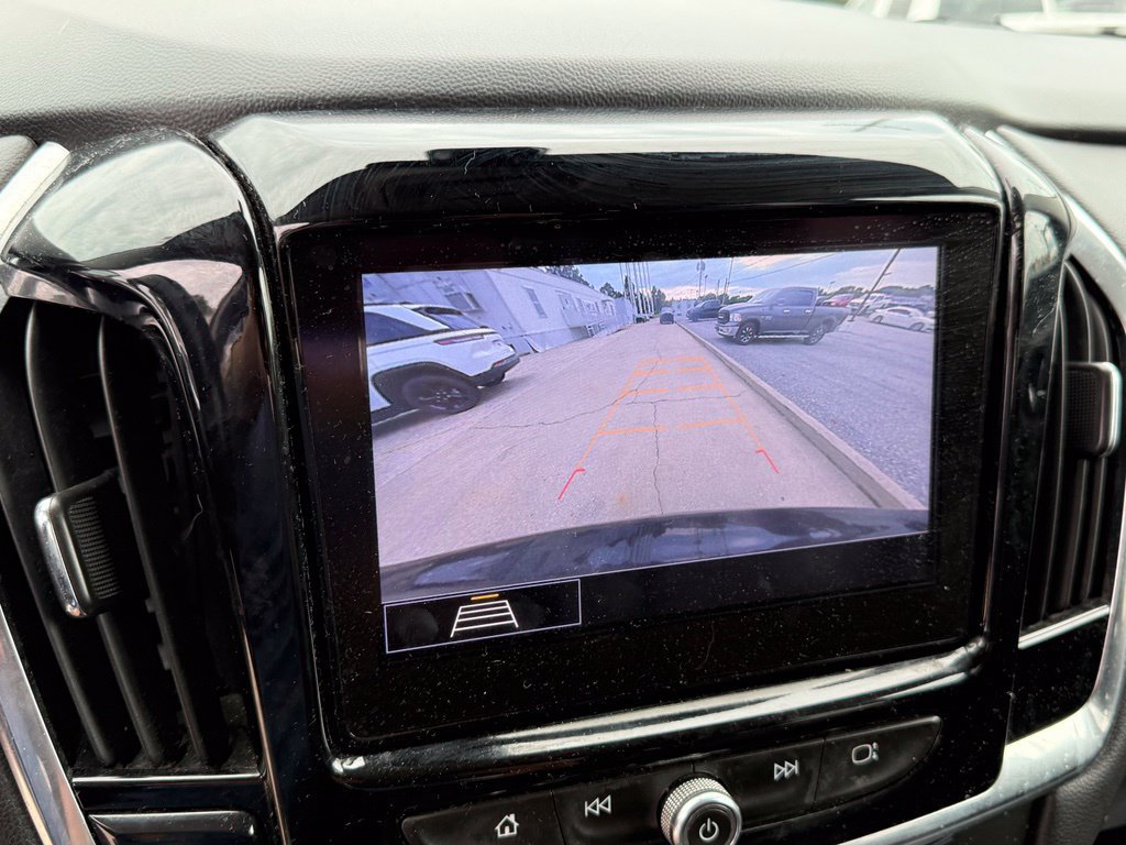 Used 2020 Chevrolet Traverse LT FWD image 20