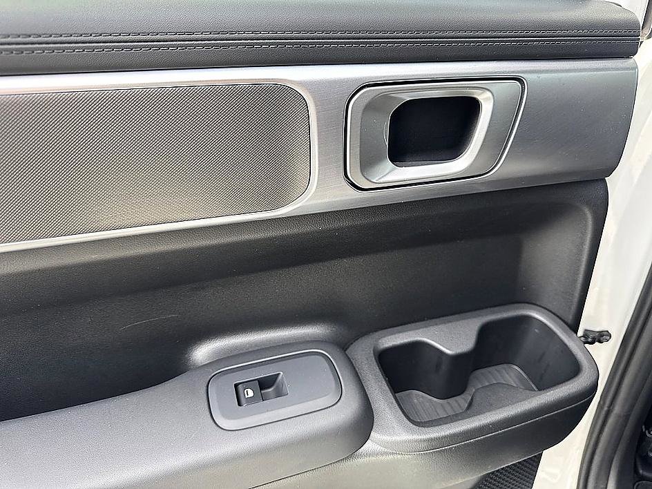 Used 2025 Hyundai Santa Fe SE image 11