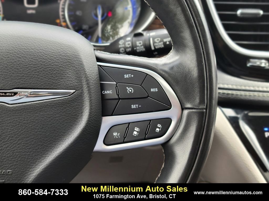 Used 2022 Chrysler Pacifica Limited image 28