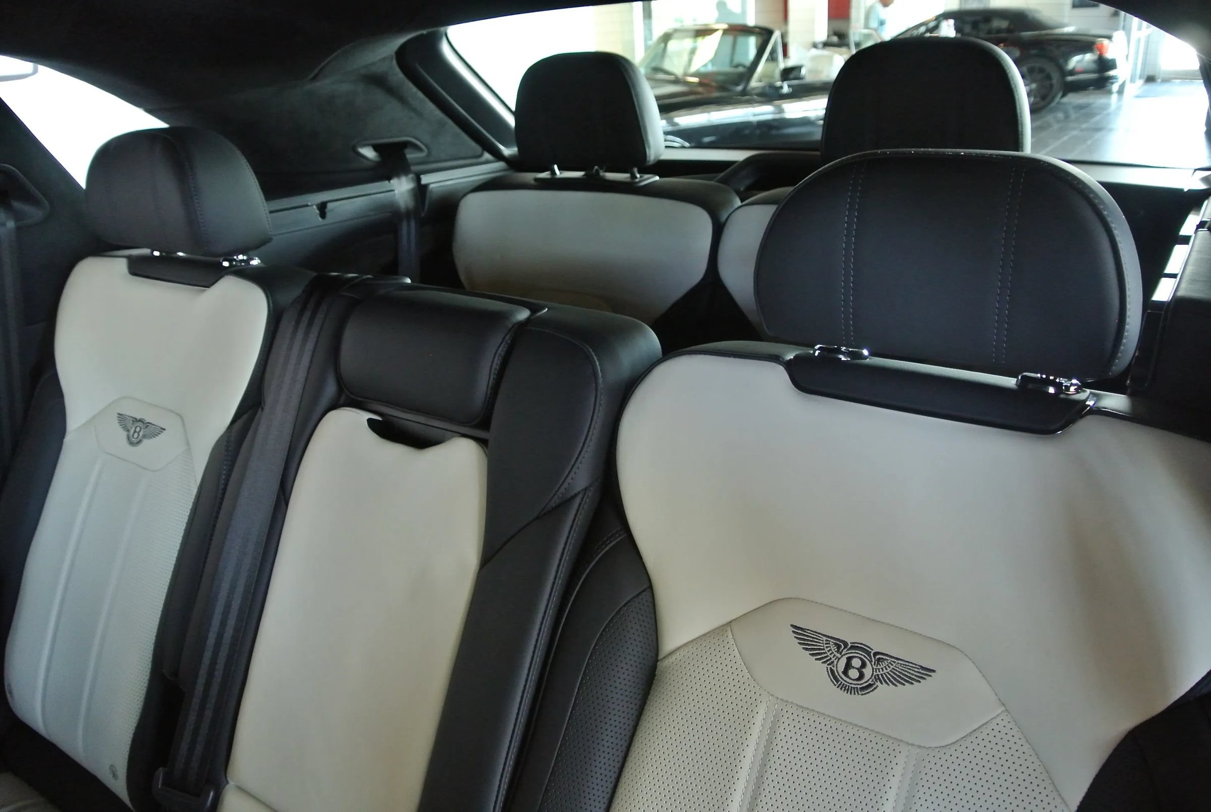 Used 2023 Bentley Bentayga AWD/4WD image 20