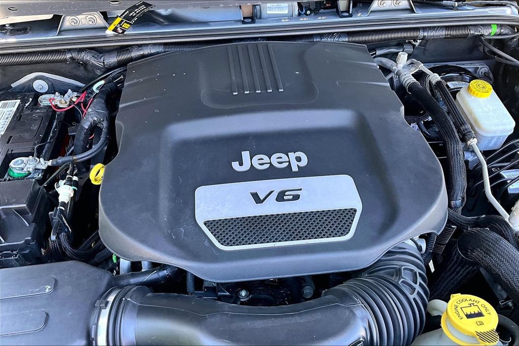 Used 2017 Jeep Wrangler Unlimited Sahara AWD/4WD image 30