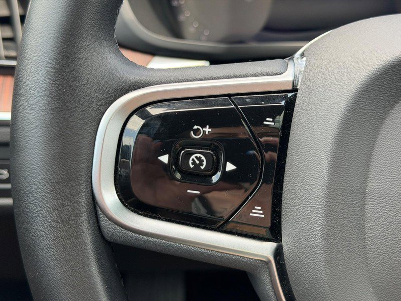 Used 2023 Volvo XC60 B5 Plus w/ Climate Package AWD/4WD image 19