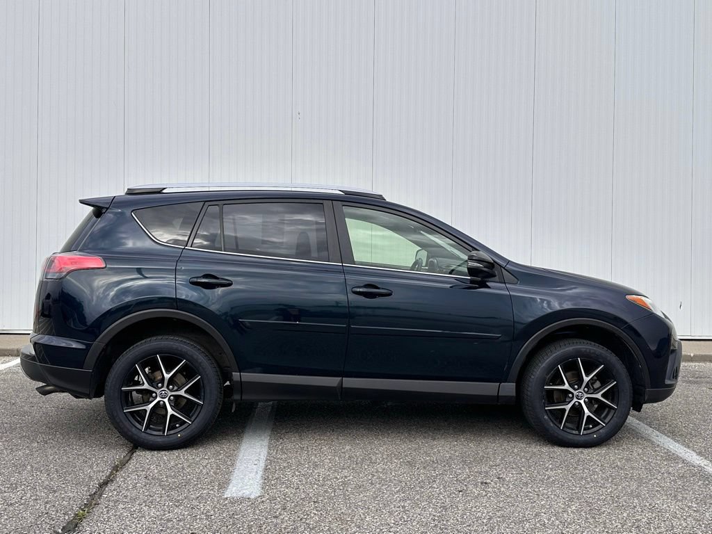 Used 2018 Toyota RAV4 SE w/ Power Extra Value Package AWD/4WD image 7
