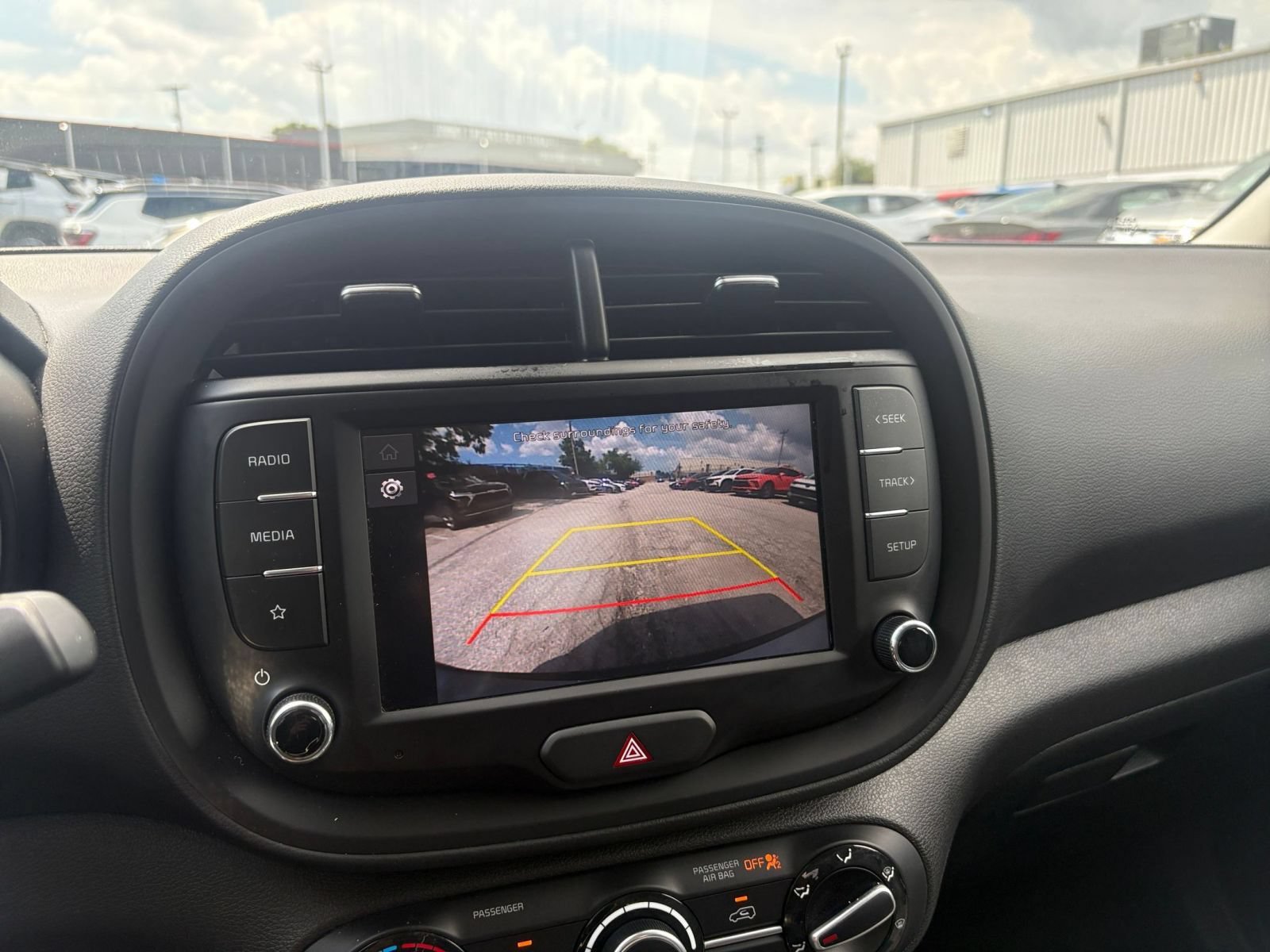 Used 2025 Kia Soul LX w/ LX Technology Package FWD image 19