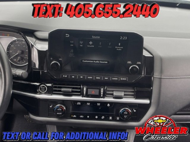 Used 2023 Nissan Pathfinder SL w/ Black Appearance Package image 18