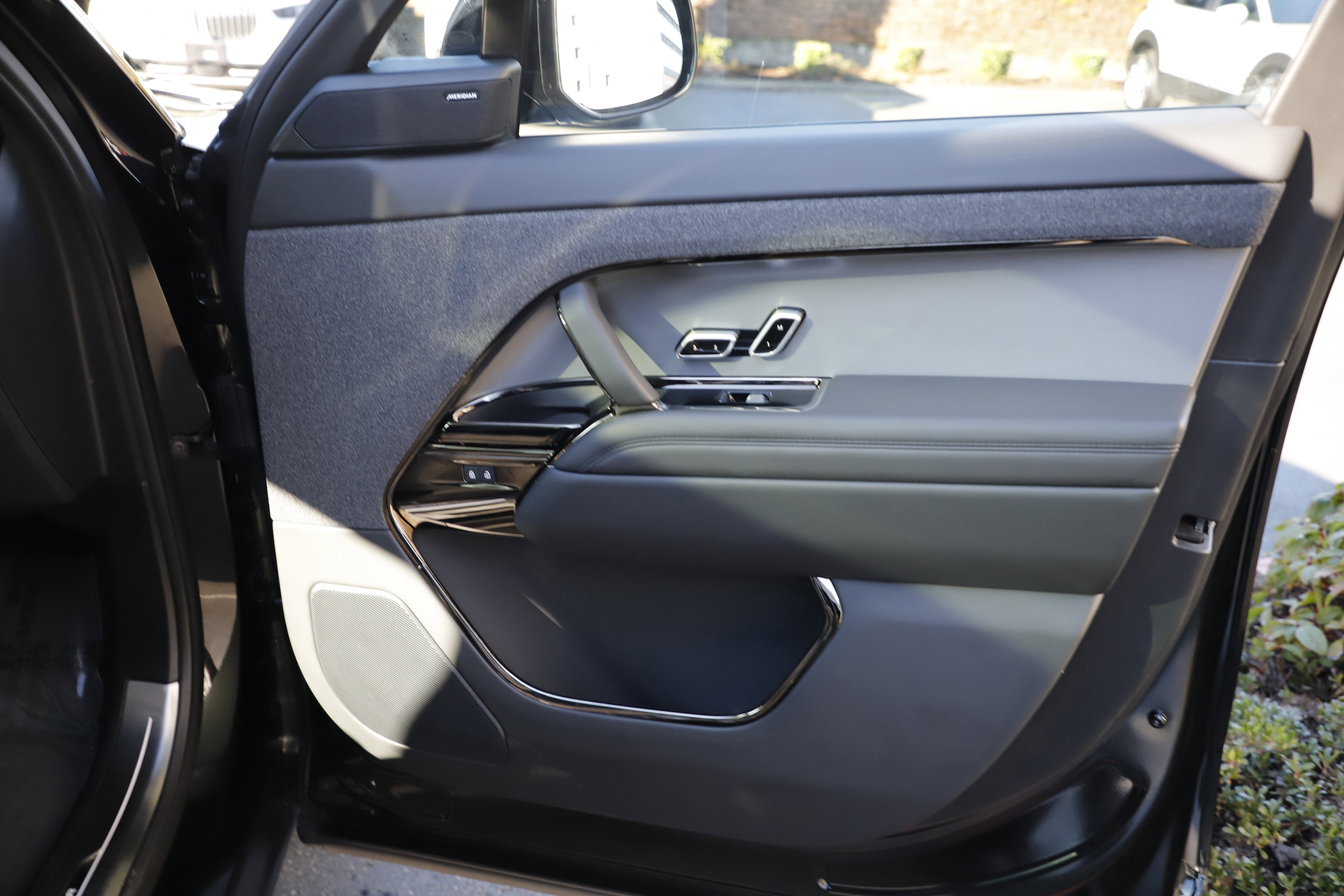 Certified 2025 Land Rover Range Rover Sport image 8