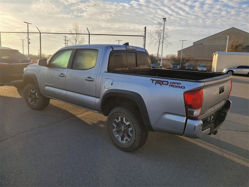 Used 2017 Toyota Tacoma TRD Off-Road image 5