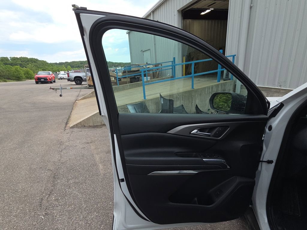 Used 2026 Chevrolet Traverse LT AWD/4WD image 7