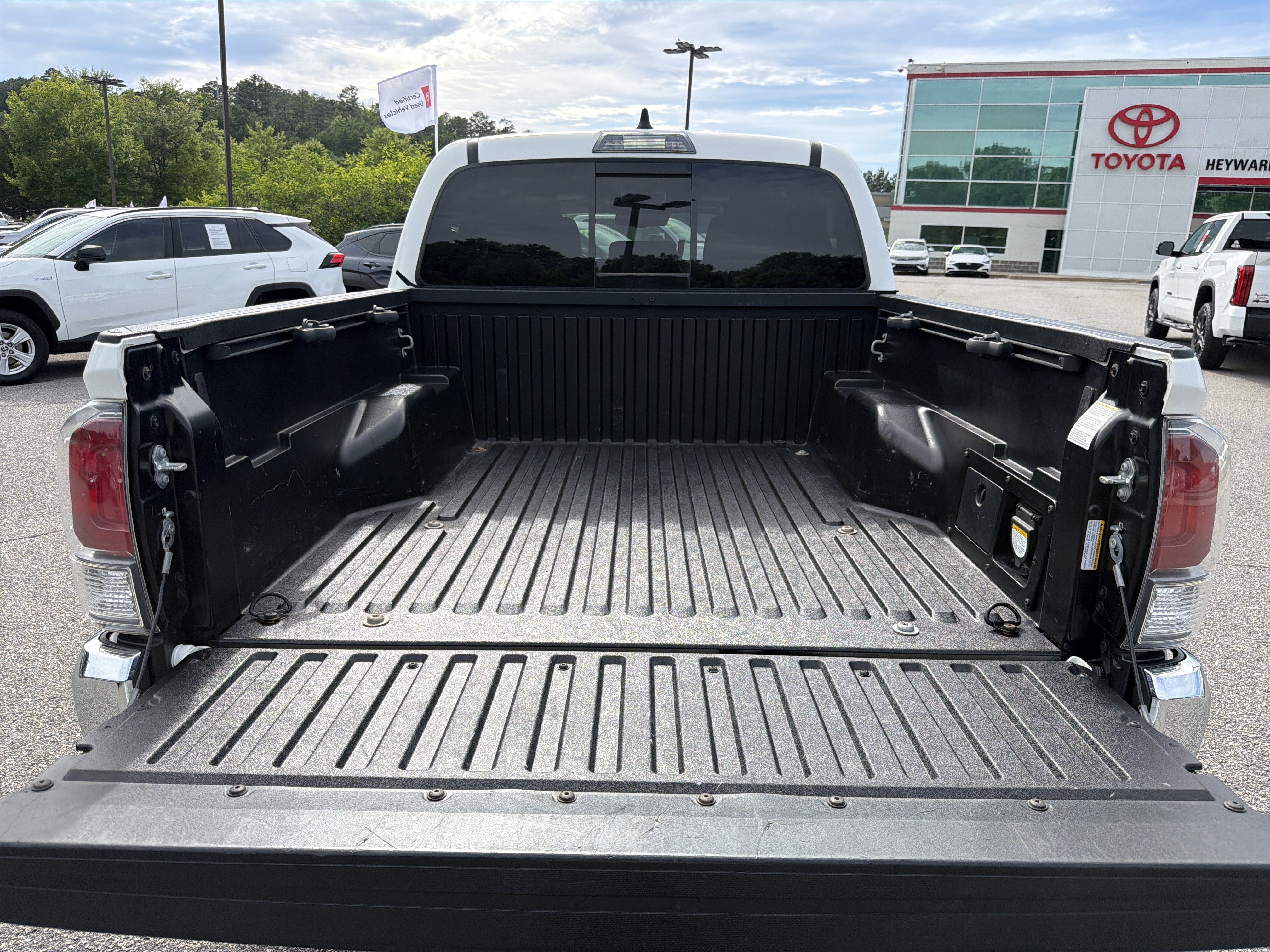 Certified 2021 Toyota Tacoma TRD Off-Road AWD/4WD image 28