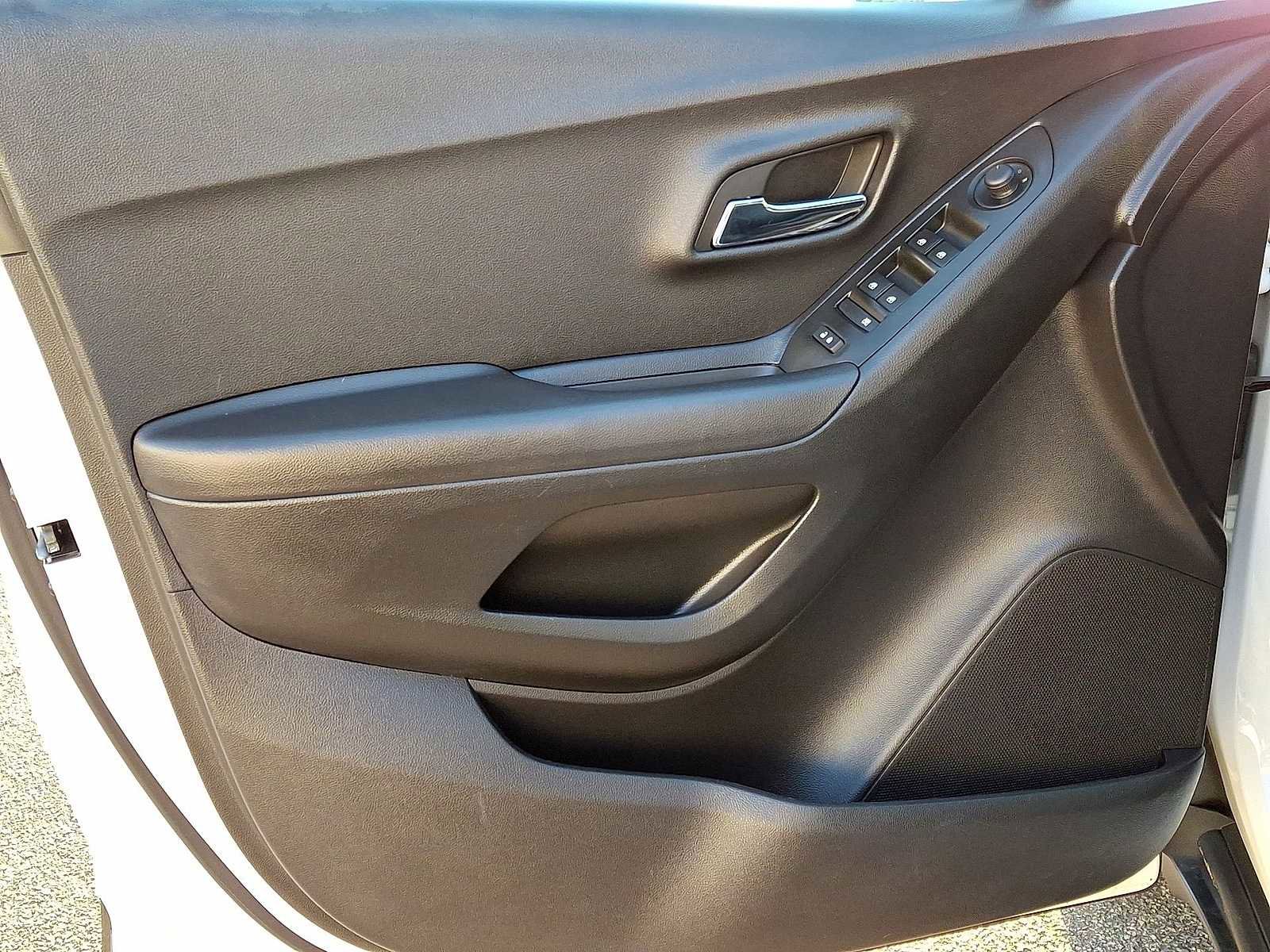 Certified 2019 Chevrolet Trax LT w/ LT Convenience Package image 26