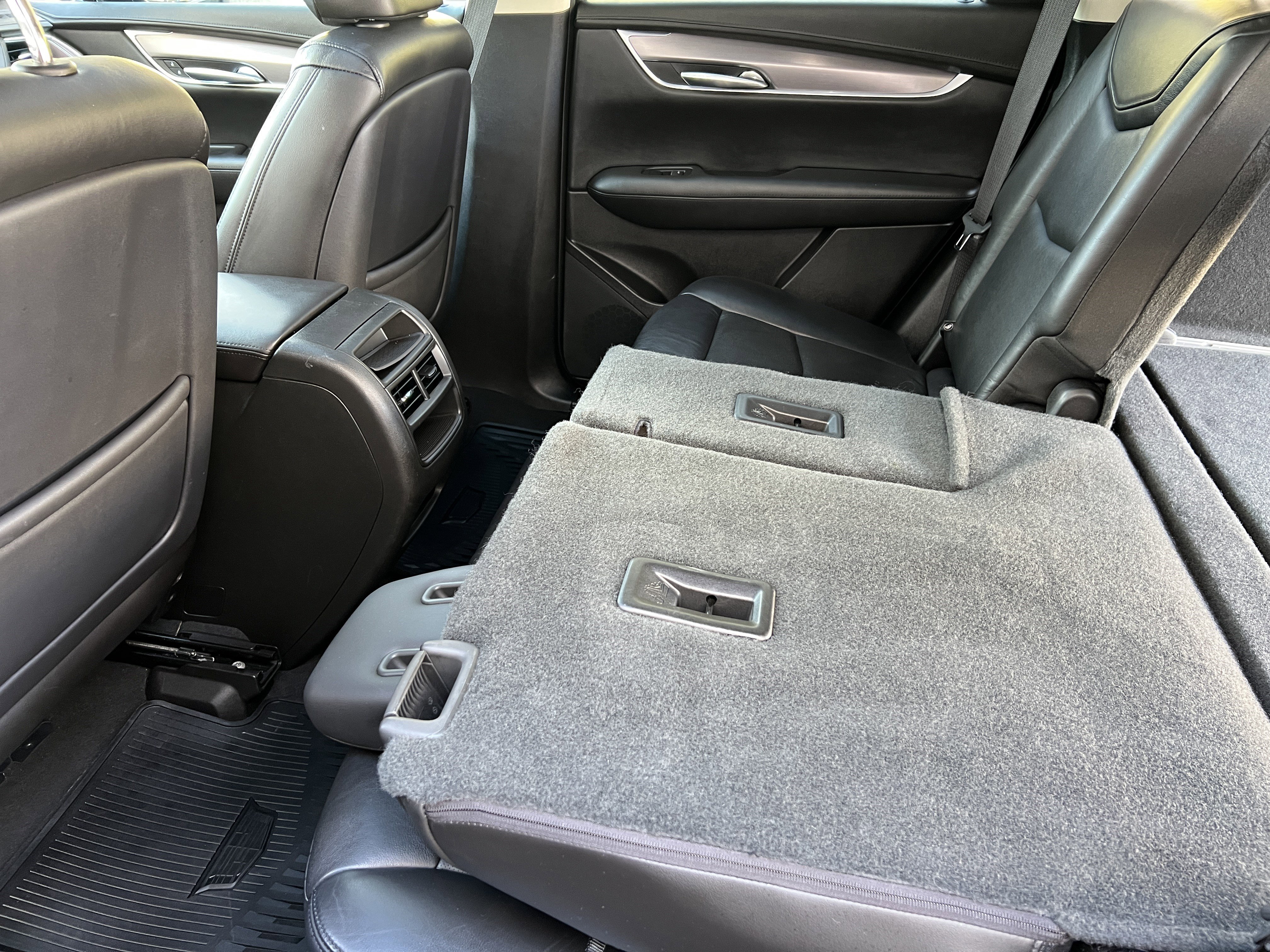 Used 2018 Cadillac XT5 Luxury w/ Driver Awareness Package FWD image 17