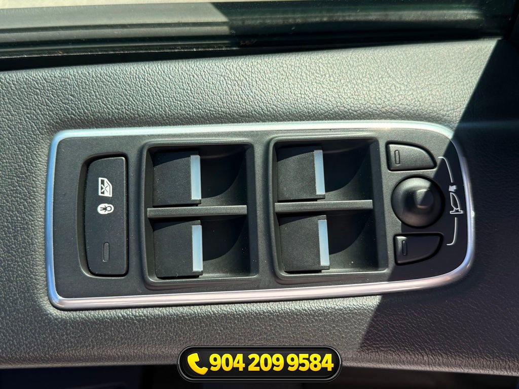 Used 2018 Jaguar F-PACE Premium image 13