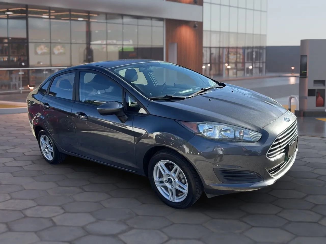 Used 2018 Ford Fiesta SE FWD image 12