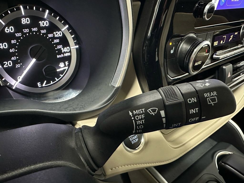 Used 2025 Toyota Highlander XLE image 22