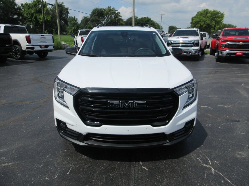 Certified 2024 GMC Terrain SLT w/ Infotainment Package II FWD image 13