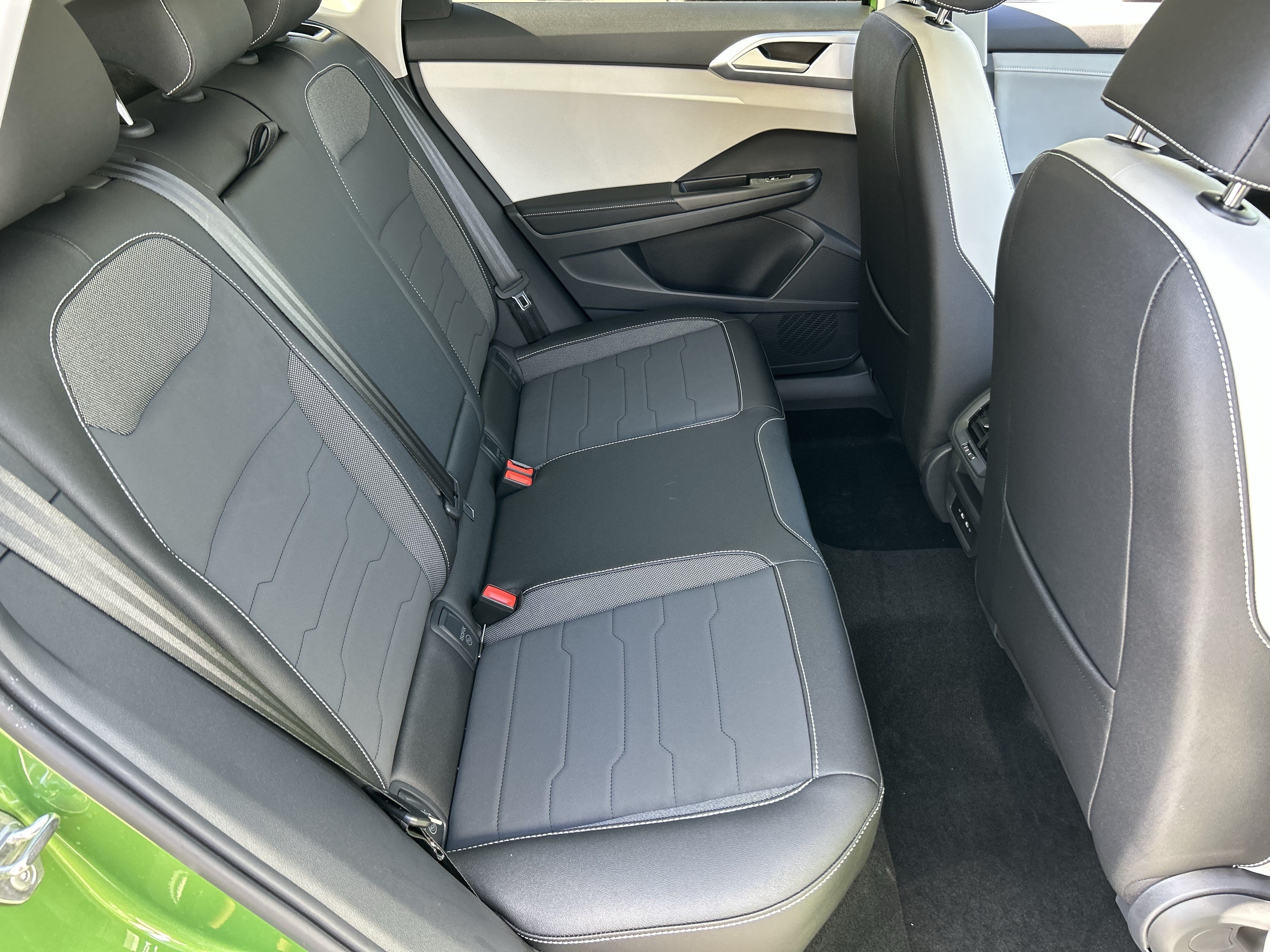 New 2026 Volkswagen Taos SE FWD image 10