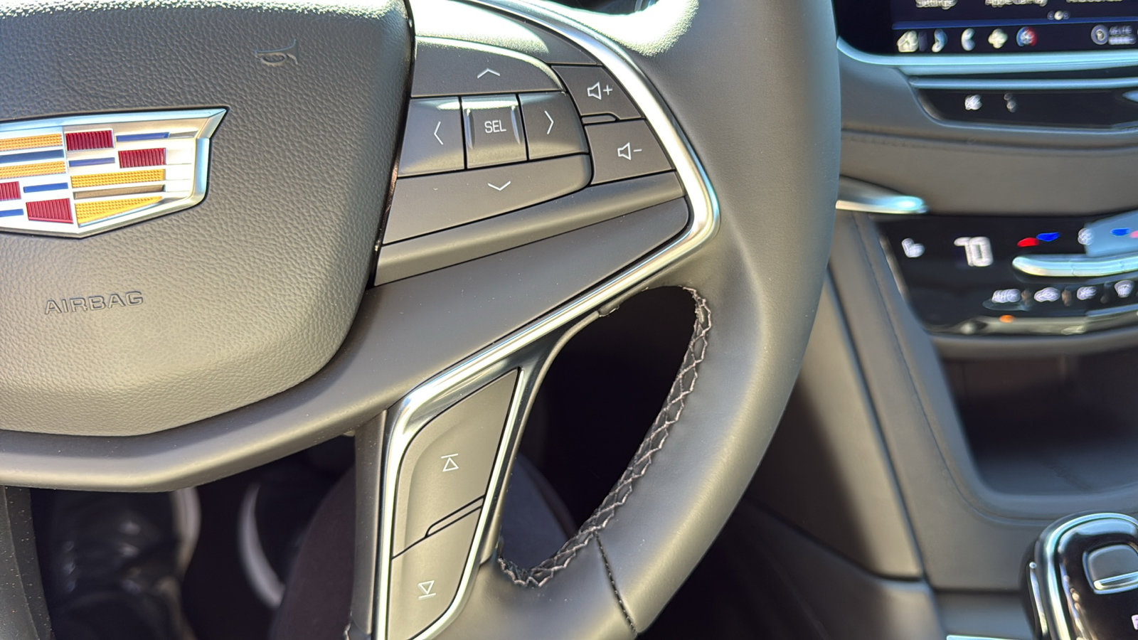 New 2025 Cadillac XT5 Luxury image 17