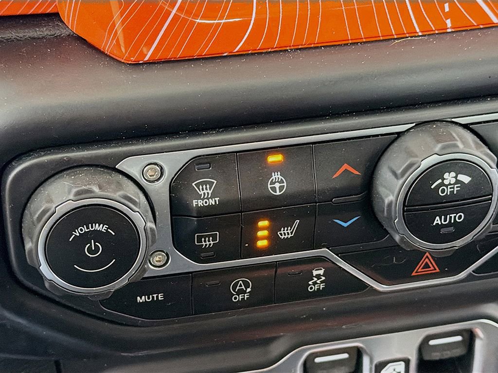Used 2021 Jeep Gladiator Mojave w/ Cold Weather Group AWD/4WD image 32