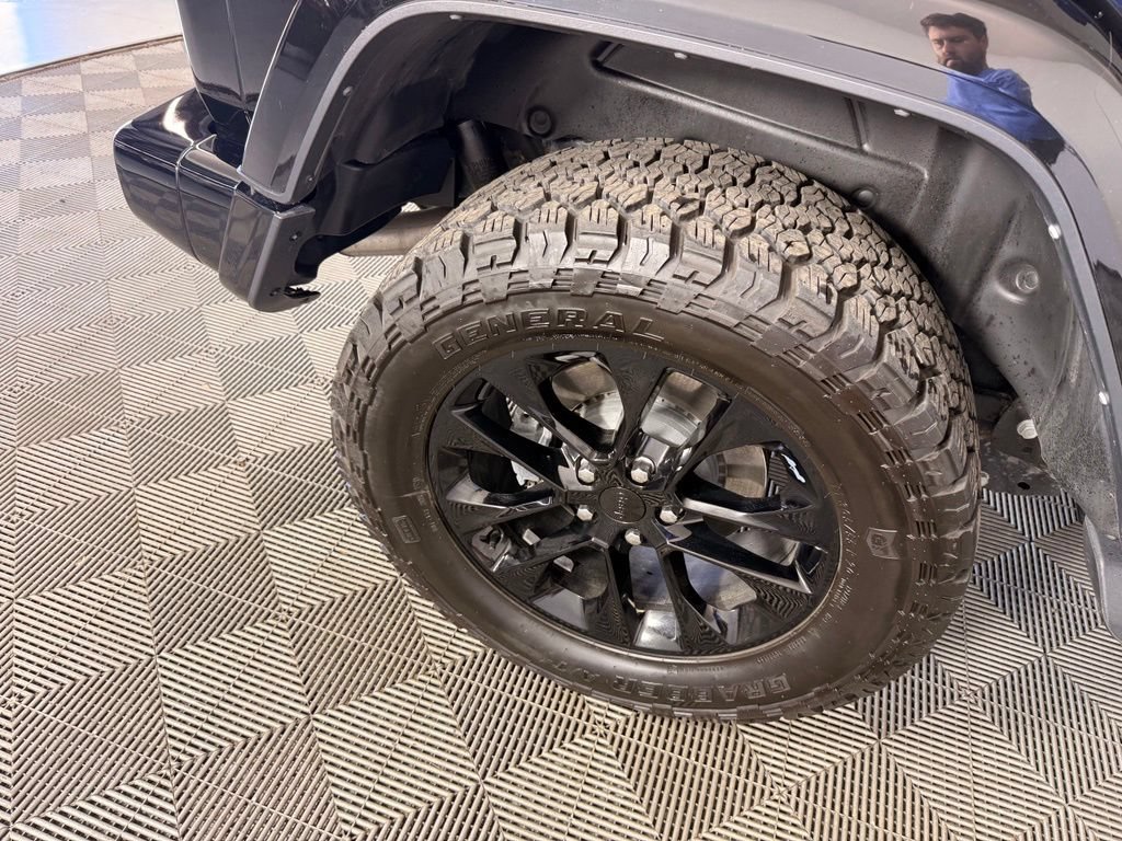 Used 2022 Jeep Wrangler Unlimited Sahara AWD/4WD image 19