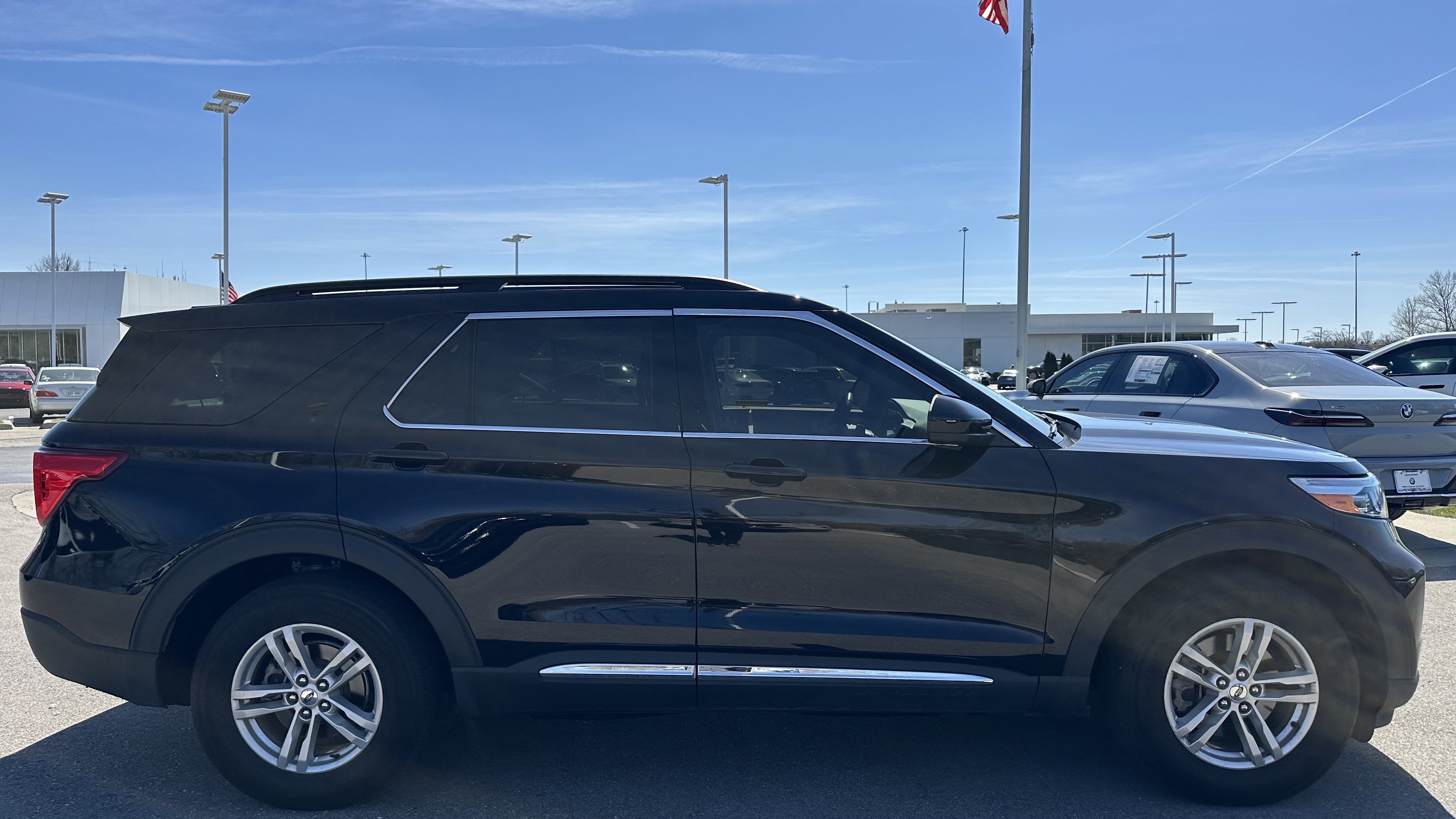 Used 2022 Ford Explorer XLT w/ Equipment Group 202A image 11