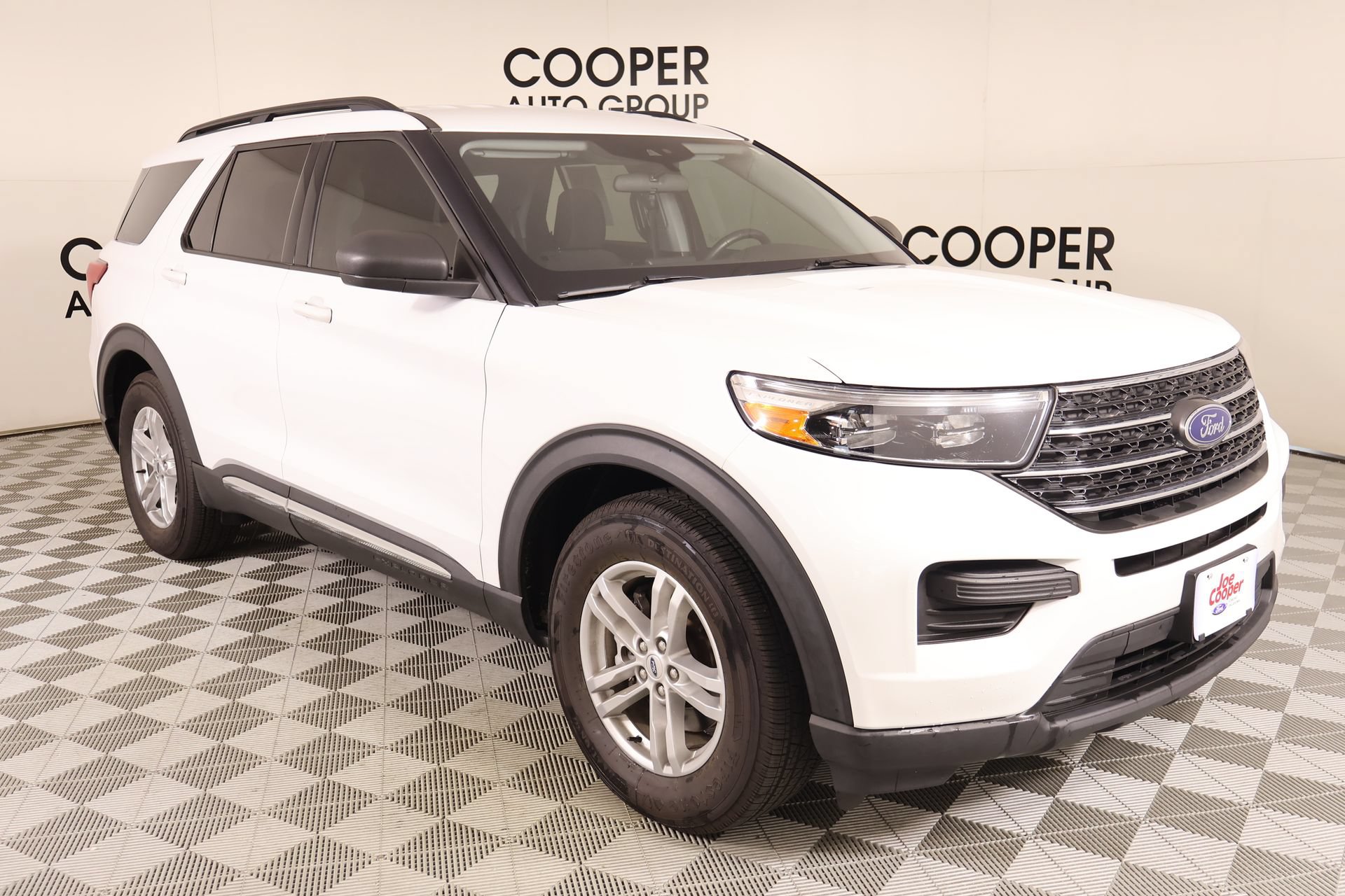 Used 2023 Ford Explorer XLT RWD image 1