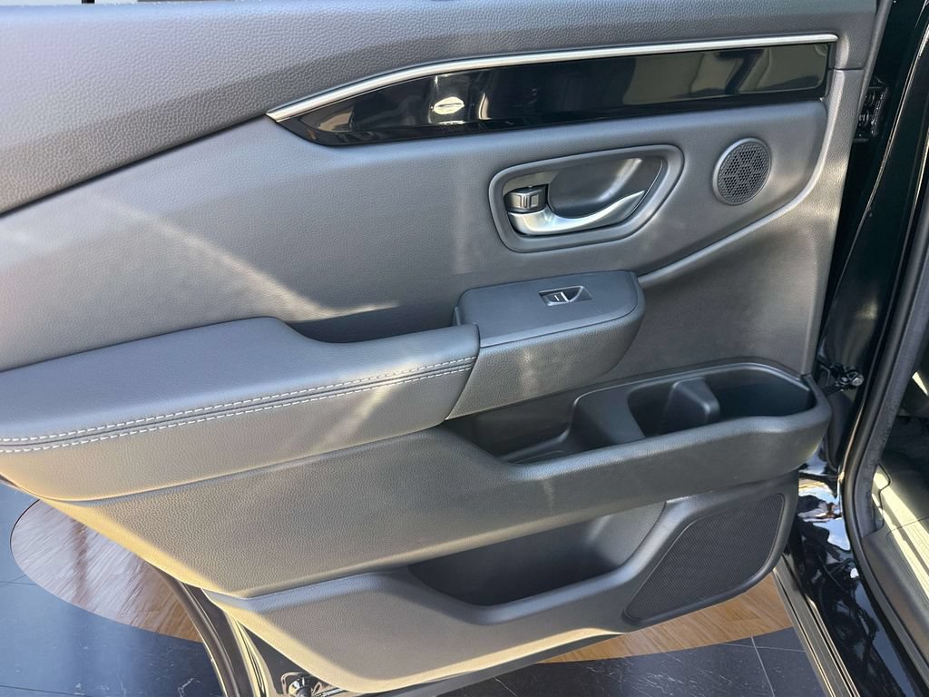 Used 2025 Honda Pilot Touring image 13