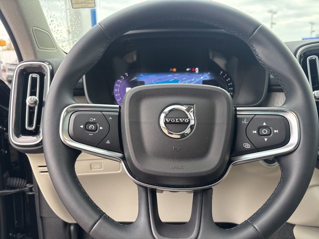 Certified 2023 Volvo XC40 B5 Plus w/ Driver Assist Package AWD/4WD image 21