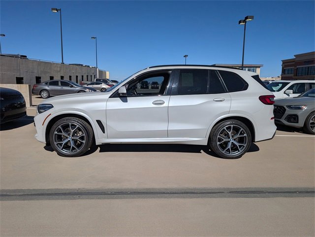 Used 2019 BMW X5 xDrive40i w/ M Sport Package image 3