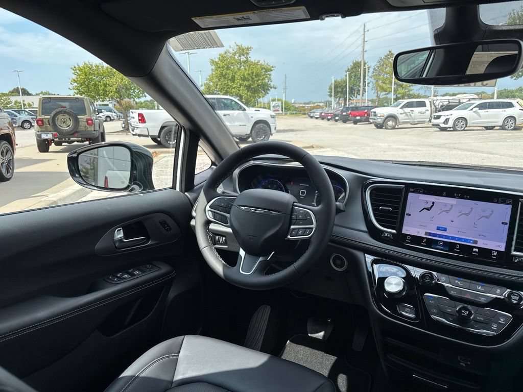 New 2027 Chrysler Pacifica Select FWD image 24