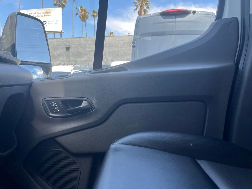 Used 2022 Ford E-Transit 148 High Roof Extended image 21