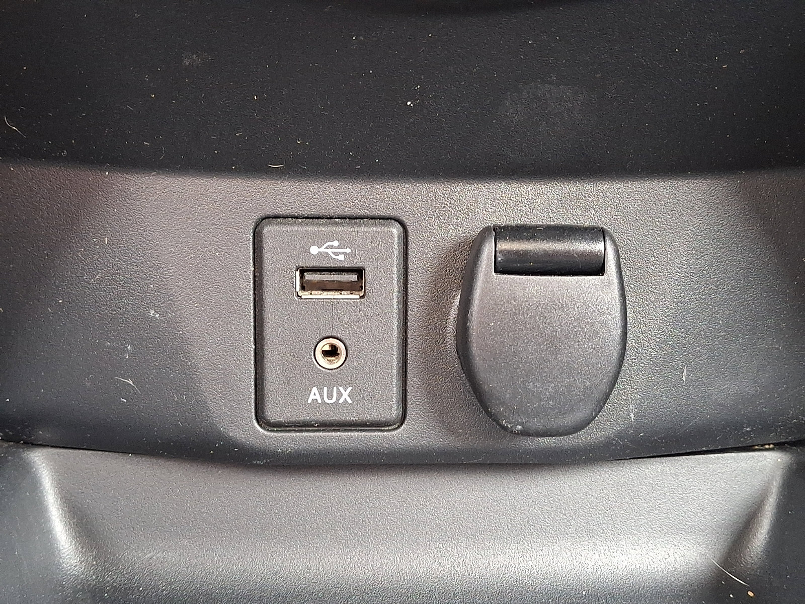 Used 2016 Nissan Rogue SV image 23