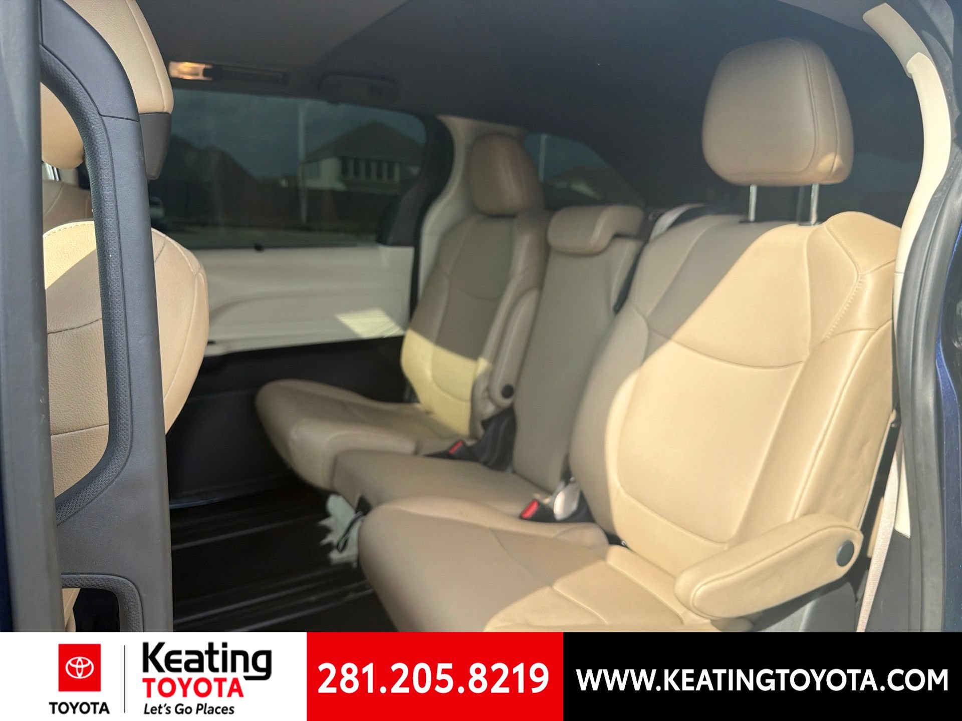 Used 2024 Toyota Sienna XLE FWD image 11