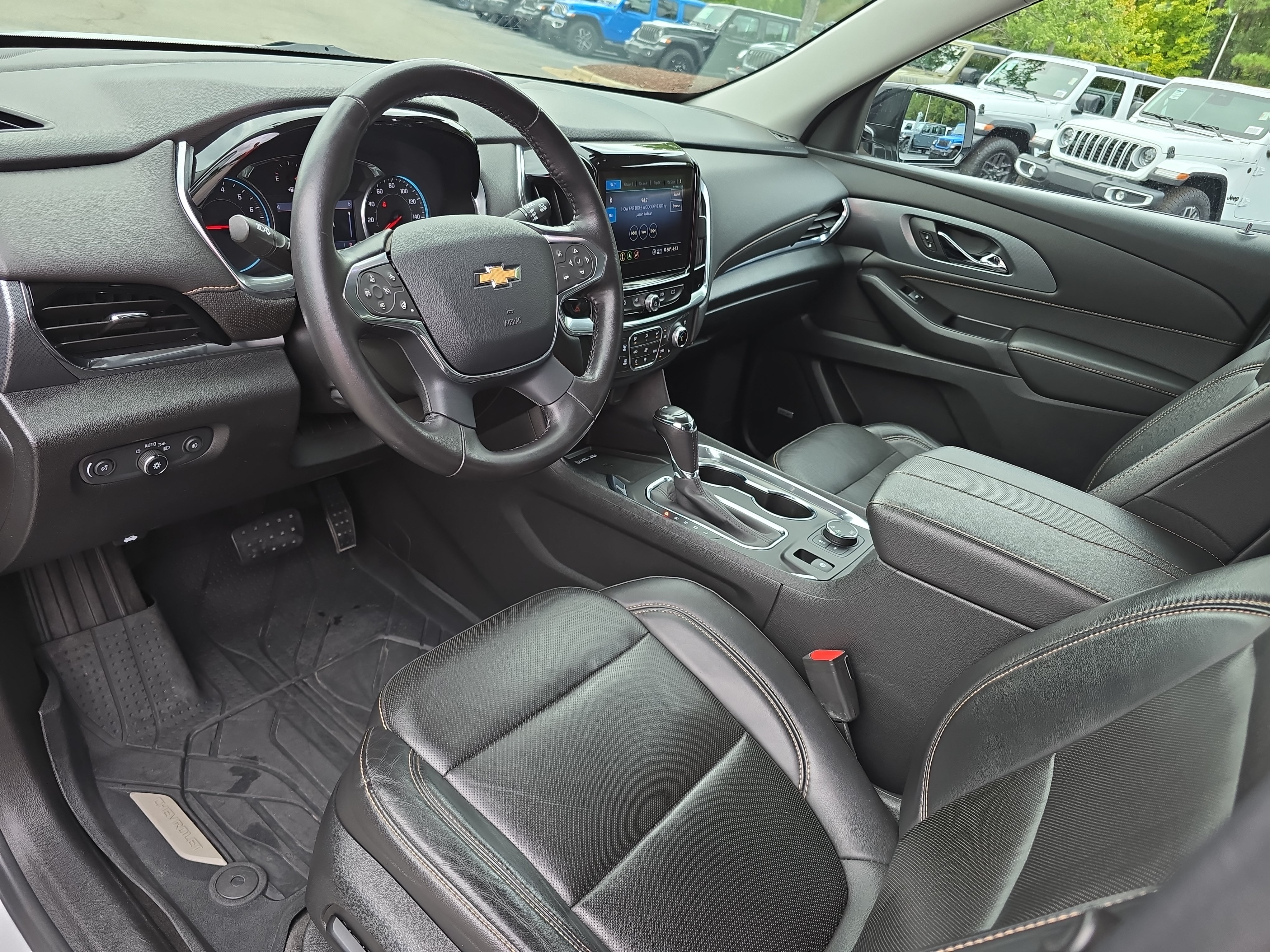 Used 2020 Chevrolet Traverse Premier w/ Redline Edition AWD/4WD image 18