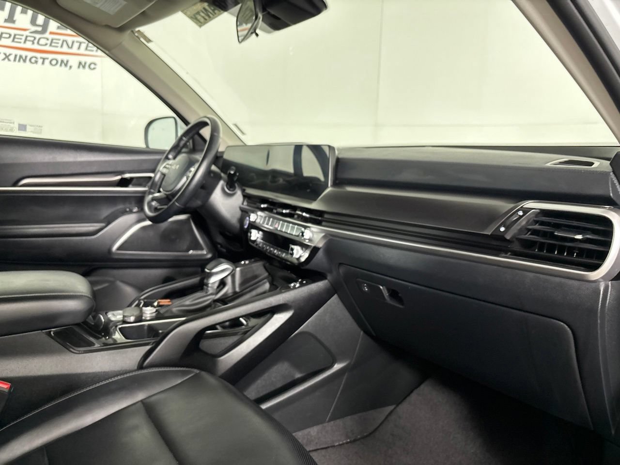 Used 2025 Kia Telluride S AWD/4WD image 37