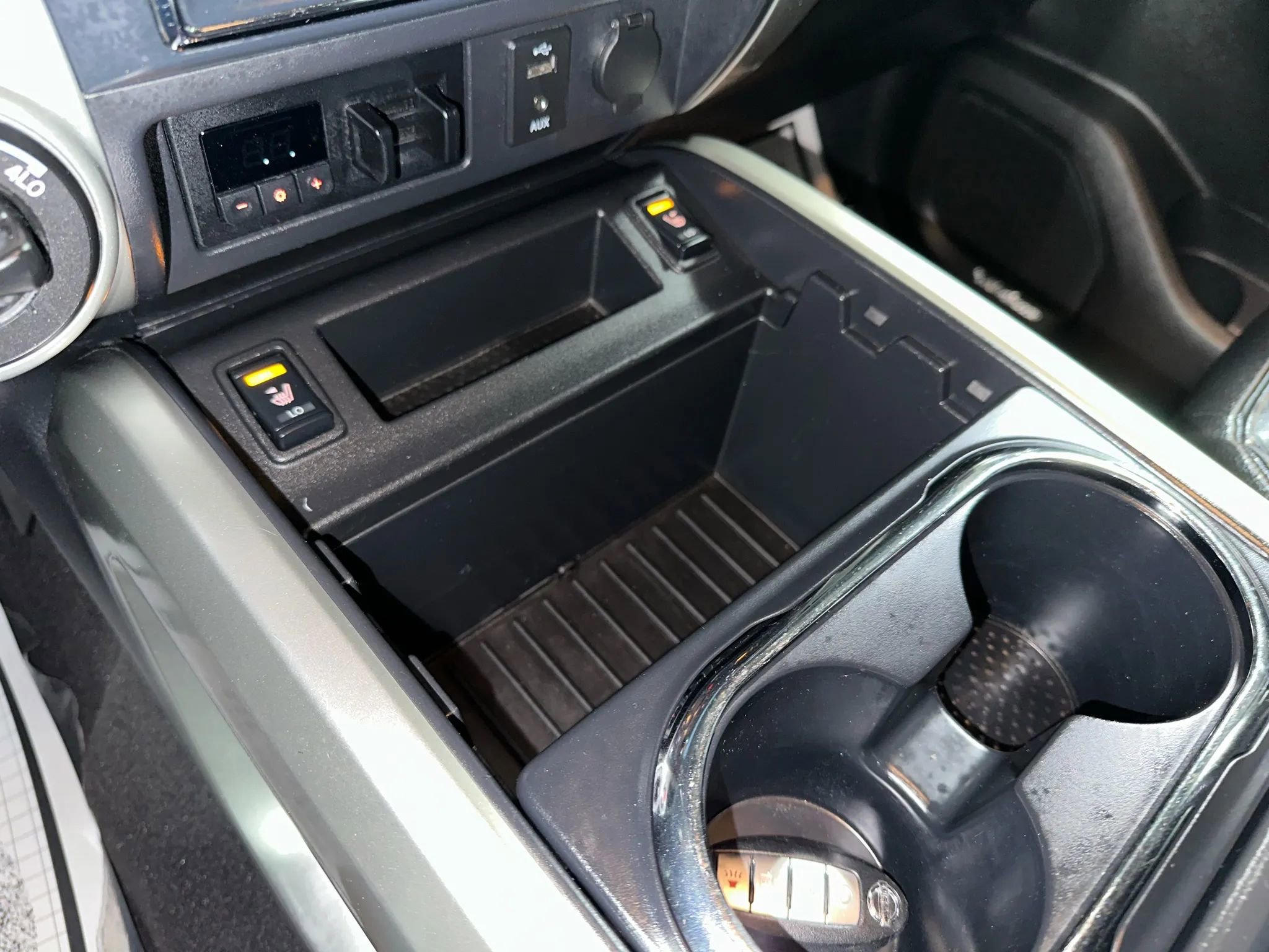 Used 2017 Nissan Titan SL image 25